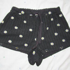Black Fabric short shorts and matching top with Daisies